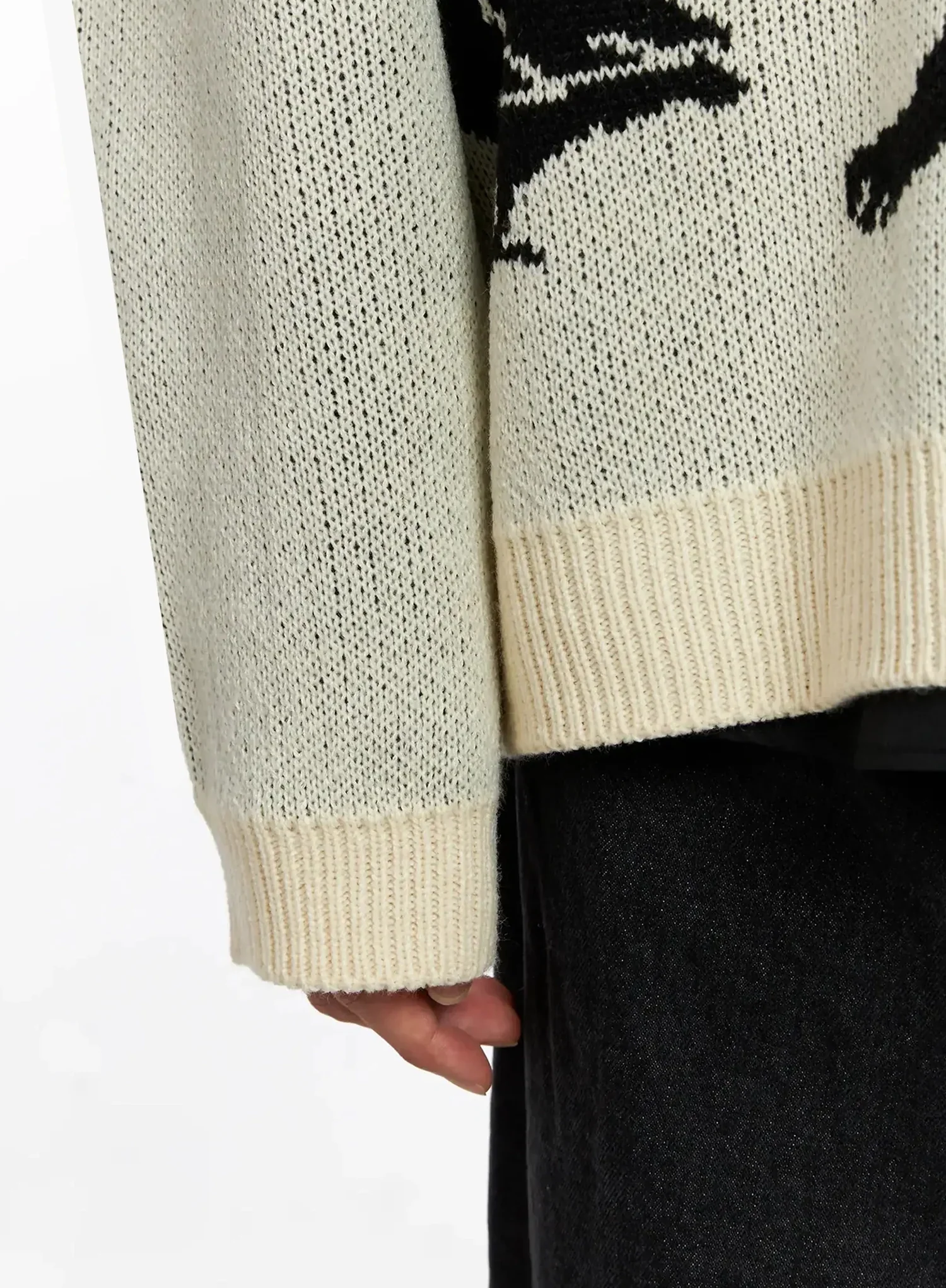 Men's Oversized Graphic Knit Sweater IO516 - Image 11