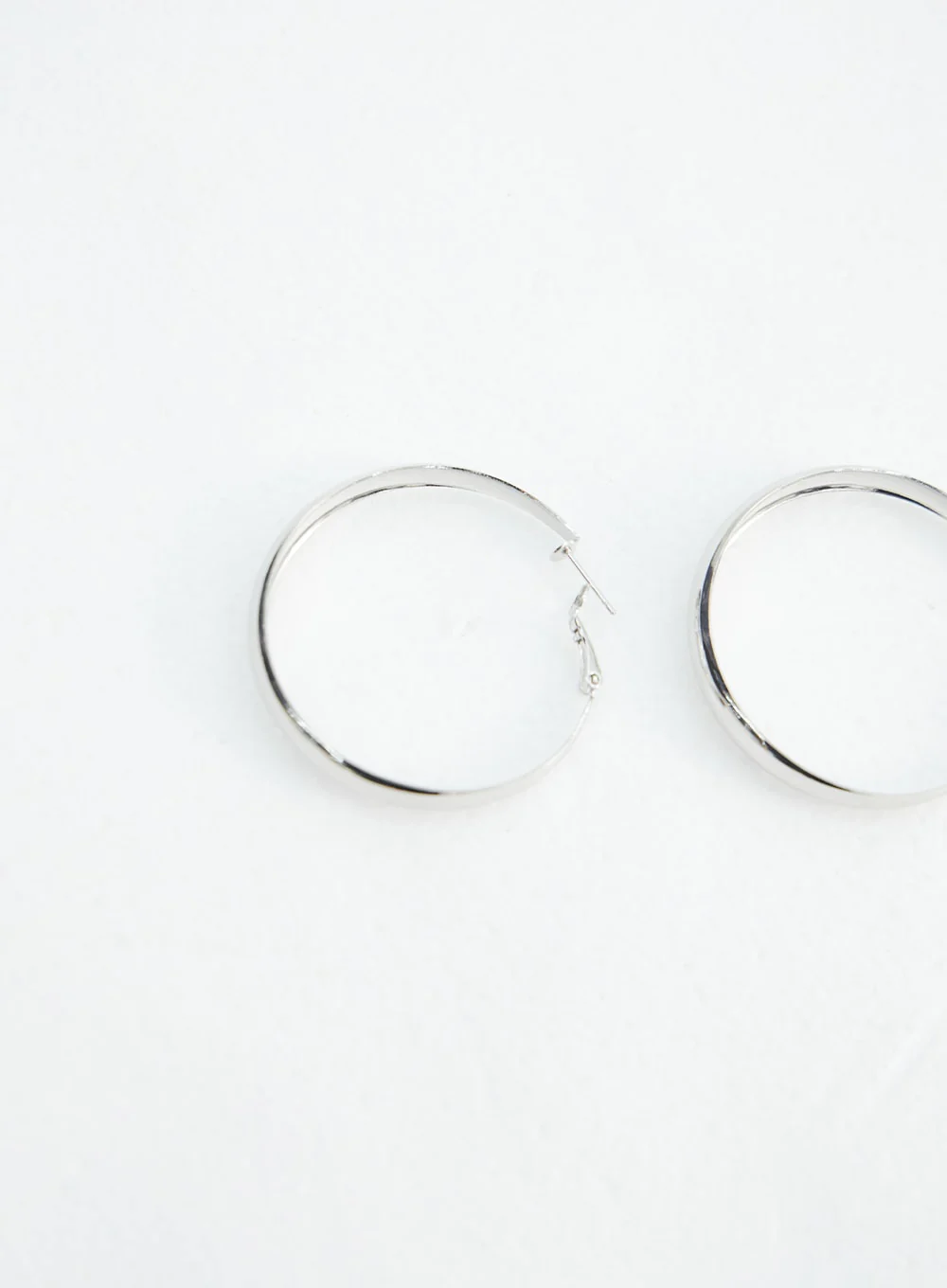 Simple Hoop Earrings IN317 - Image 4